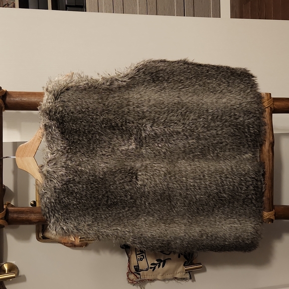 Zara Faix Fur Vest - Picture 5 of 6